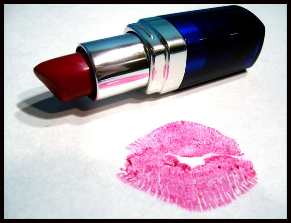 Lipstick_Kisses_II_by_IotaSorez.jpg