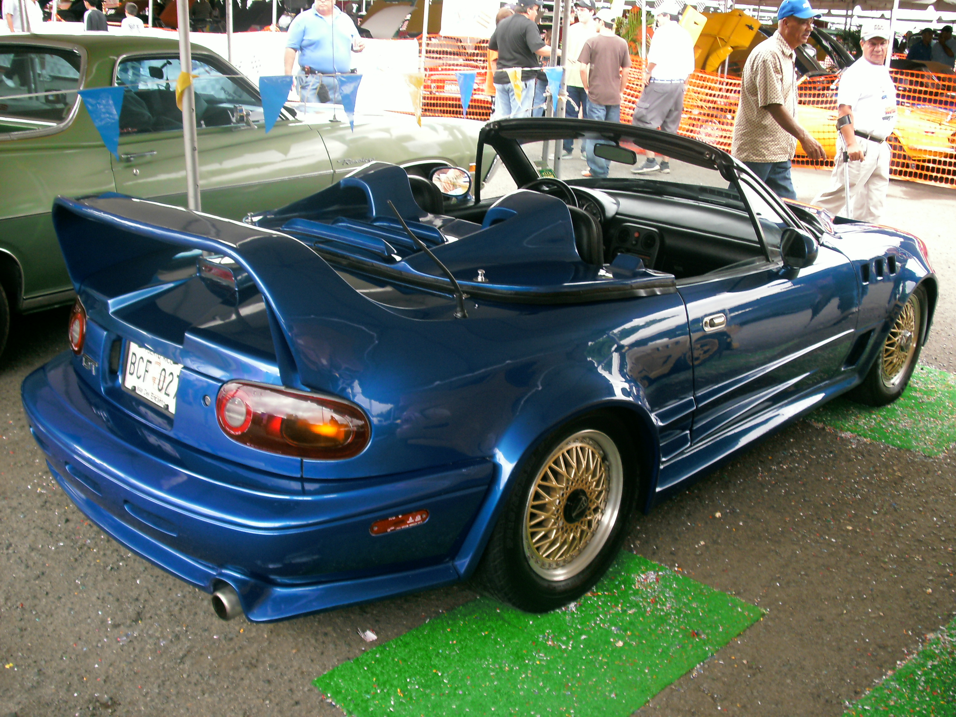 [Immagine: Custom_Mazda_Miata_rear_by_LPAGAN401.jpg]