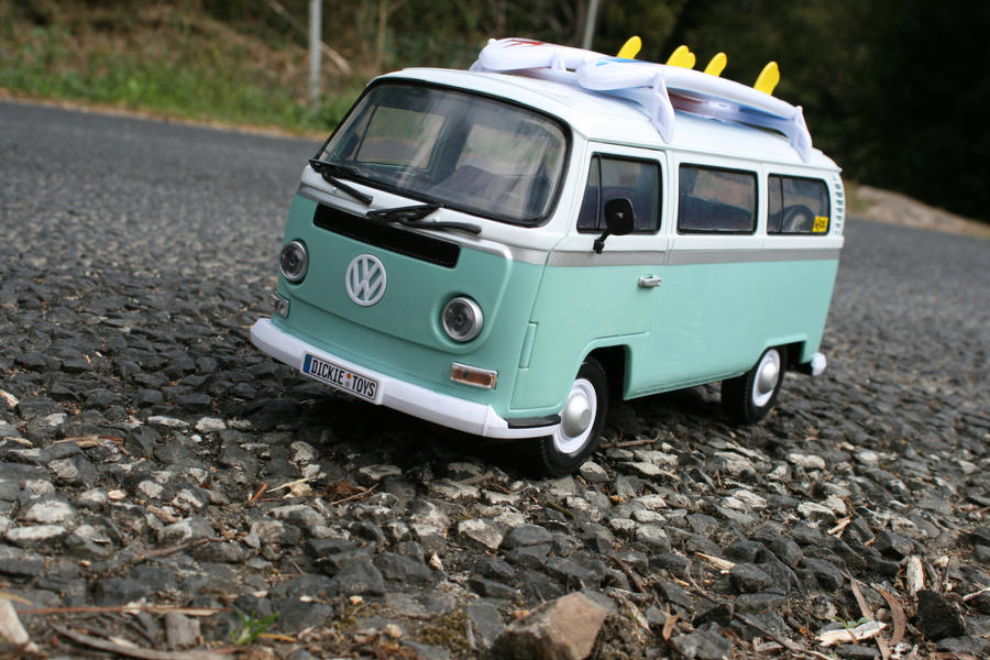 Volkswagen Kombi Van by bemis86 on deviantART