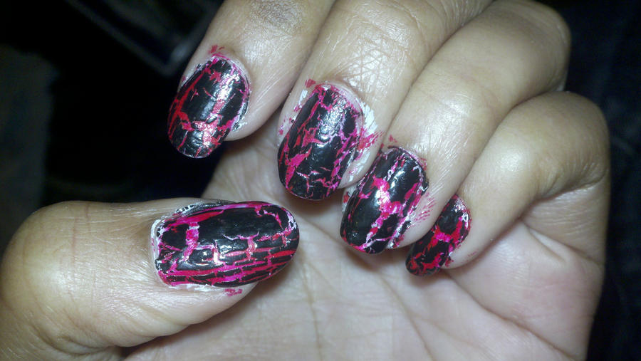 red and black nails by Devilgirl007