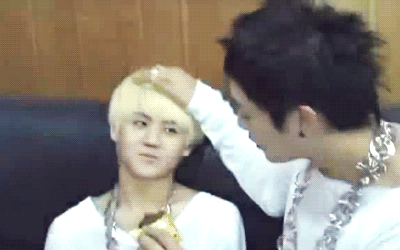 http://fc04.deviantart.net/fs71/f/2011/328/e/9/doojoon_taking_care_of_yoseob_by_chestersee16-d4h5imr.gif