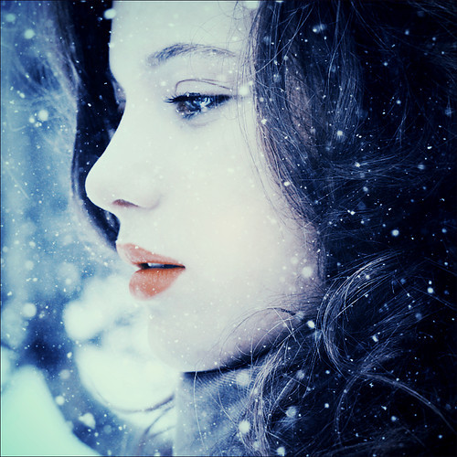 http://fc04.deviantart.net/fs71/f/2013/322/b/d/winder_face_pose_snow_girl_photography_327e5f4_by_steff1265-d6uq3c3.jpg