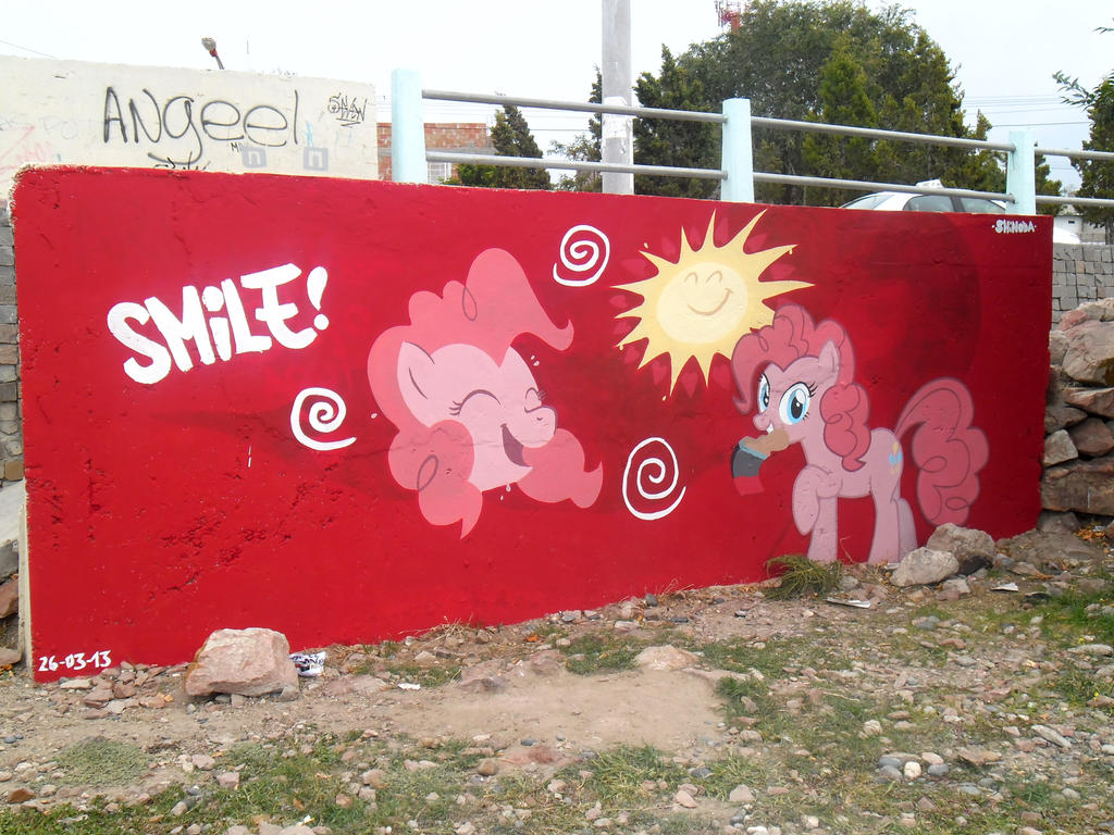 smile___pinkie_pie_graffiti_by_shinodage